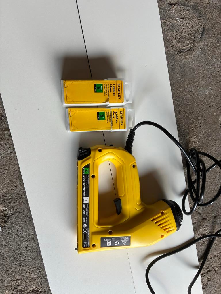 Stanley elektrische tacker met nieten, Ophalen of Verzenden, Zo goed als nieuw