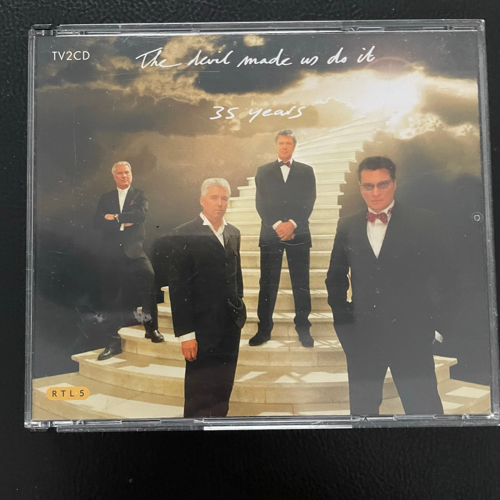 Golden Earring - The Devil Made Us Do It - 35 Years (2CD), Verzenden, Gebruikt, Verzamelalbum, Inclusief doosje