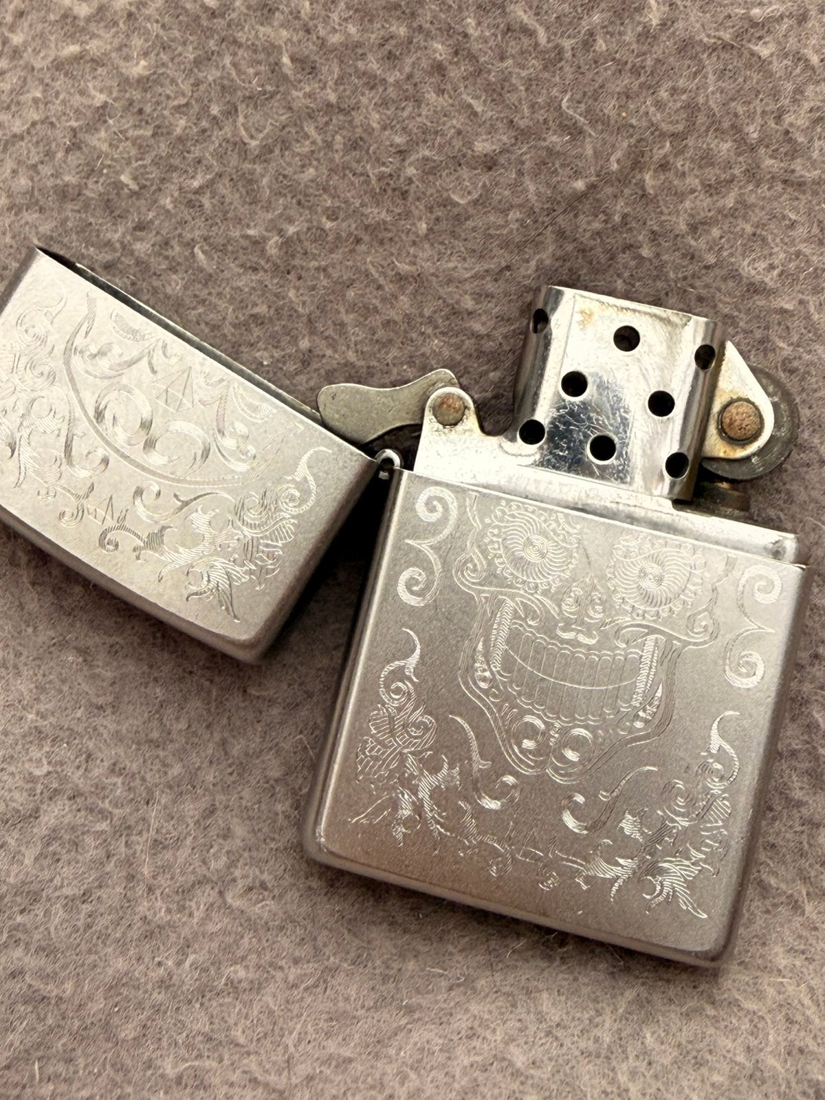 Zippo skull, Verzamelen, Rookartikelen, Aanstekers en Luciferdoosjes, Ophalen of Verzenden, Zo goed als nieuw, Aansteker