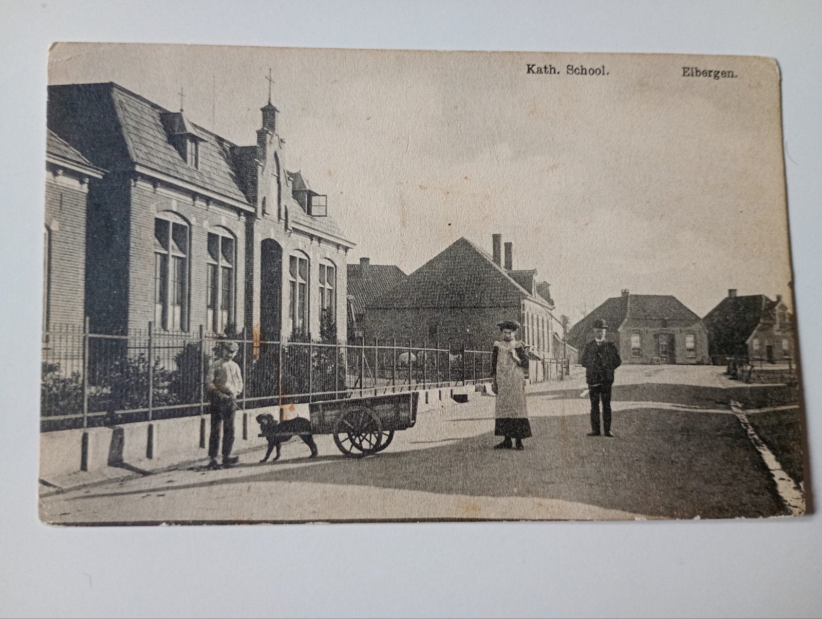 Eibergen Katholieke School en Hondenkar 1915, Ophalen of Verzenden, Voor 1920, Gelopen, Gelderland