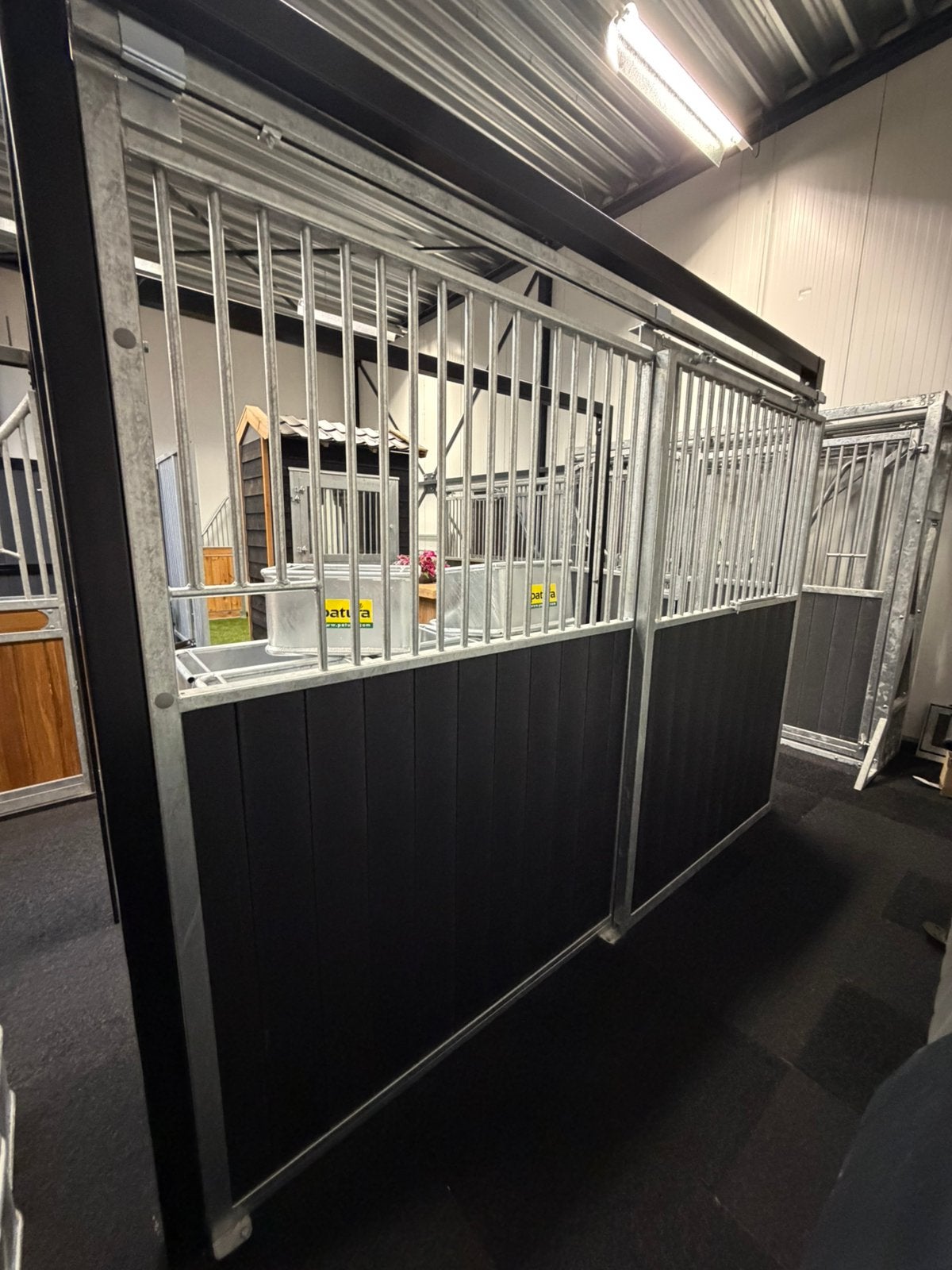 Stalwand met schuifdeur inclusief planken, Dieren en Toebehoren, Stalling, 1 paard of pony