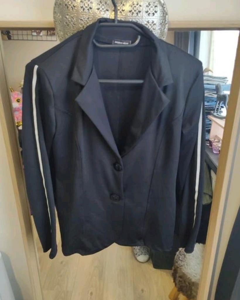 Angelle Milan travelstof zwart S, Kleding | Dames, Jasjes, Kostuums en Pakken, Ophalen of Verzenden, Zo goed als nieuw, Zwart