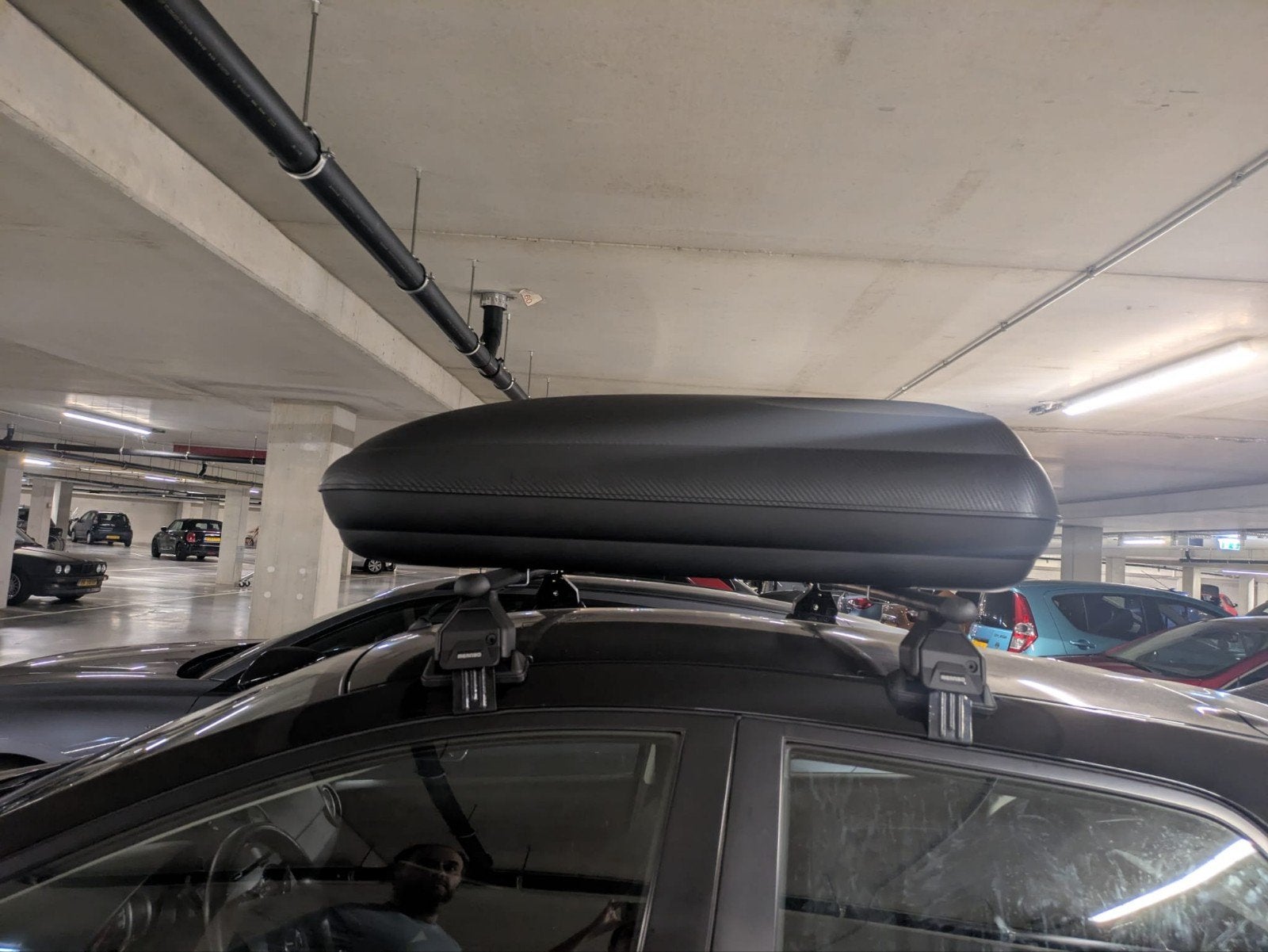 ongebruikte dakkoffer 340L Artplast carbon look +  dakdrager, Ophalen, Nieuw
