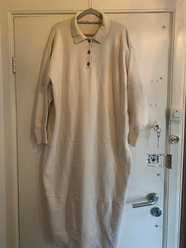 Zara gebreide jurk, maat S valt als L, Kleding | Dames, Jurken, Beige, Maat 42/44 (L), Ophalen of Verzenden, Knielengte