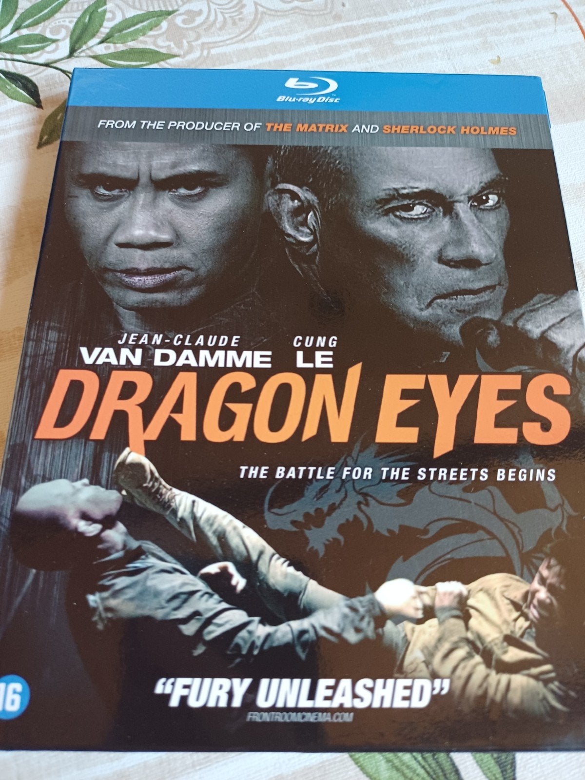 dragon eyes, Ophalen of Verzenden, Zo goed als nieuw, Actie