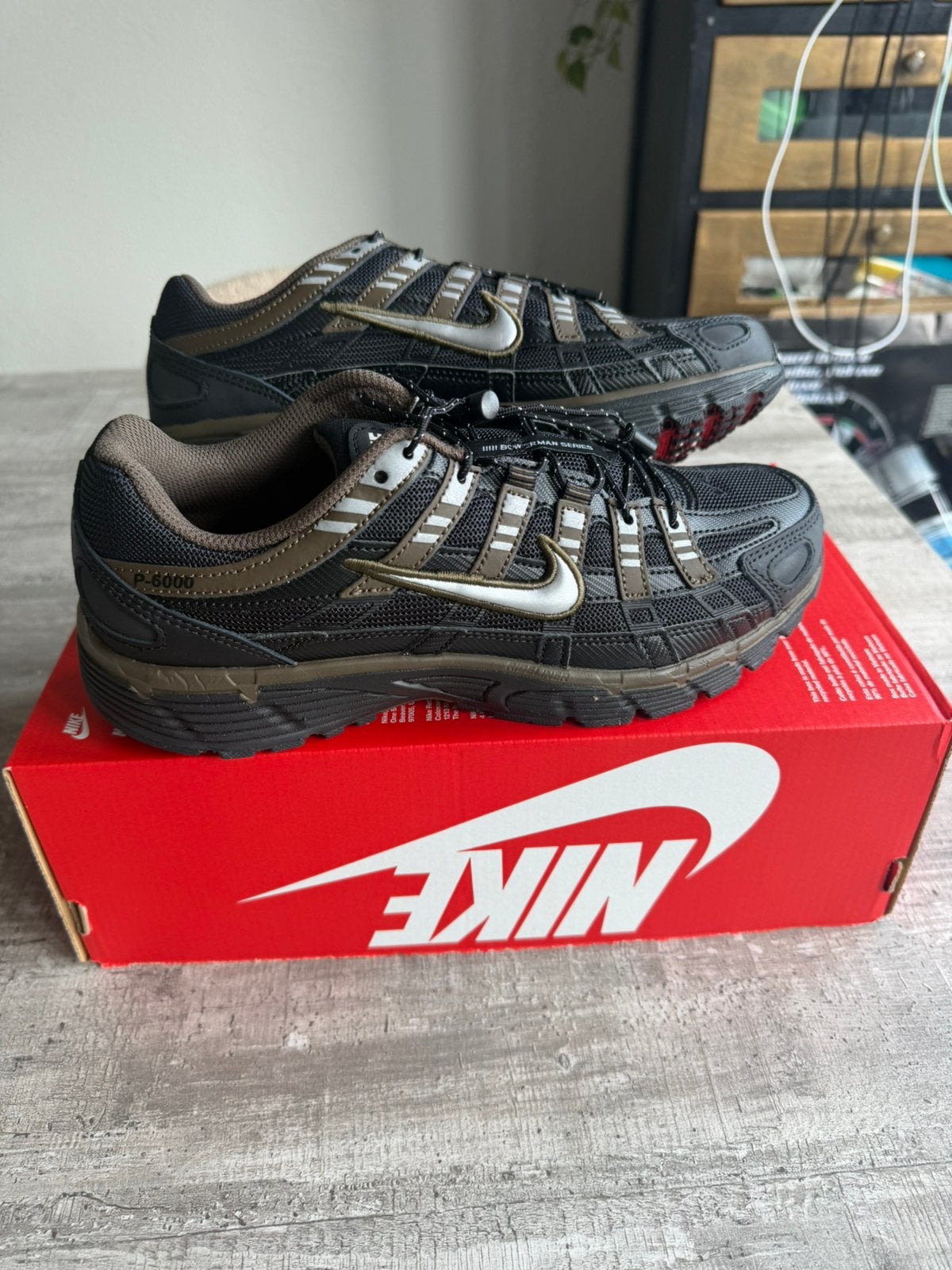 Te koop nieuw paar nike P-6000 in maat 40, Kleding | Heren, Schoenen, Overige kleuren, Nieuw, Ophalen of Verzenden, Sneakers of Gympen