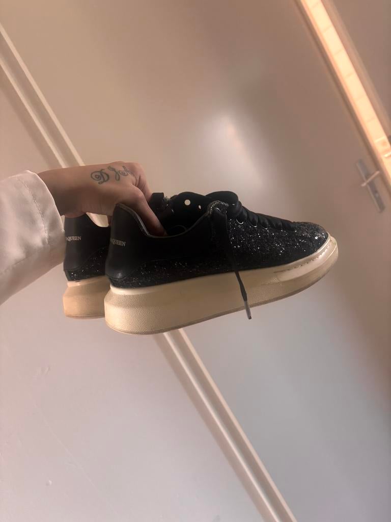 Alexander mcqueen, Ophalen of Verzenden, Zo goed als nieuw, Wit, Sneakers of Gympen