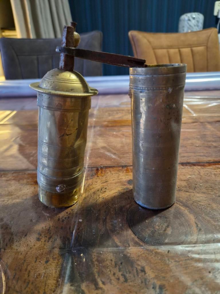 Vintage specerijenmolen - 27 cm - met deuken, Ophalen of Verzenden