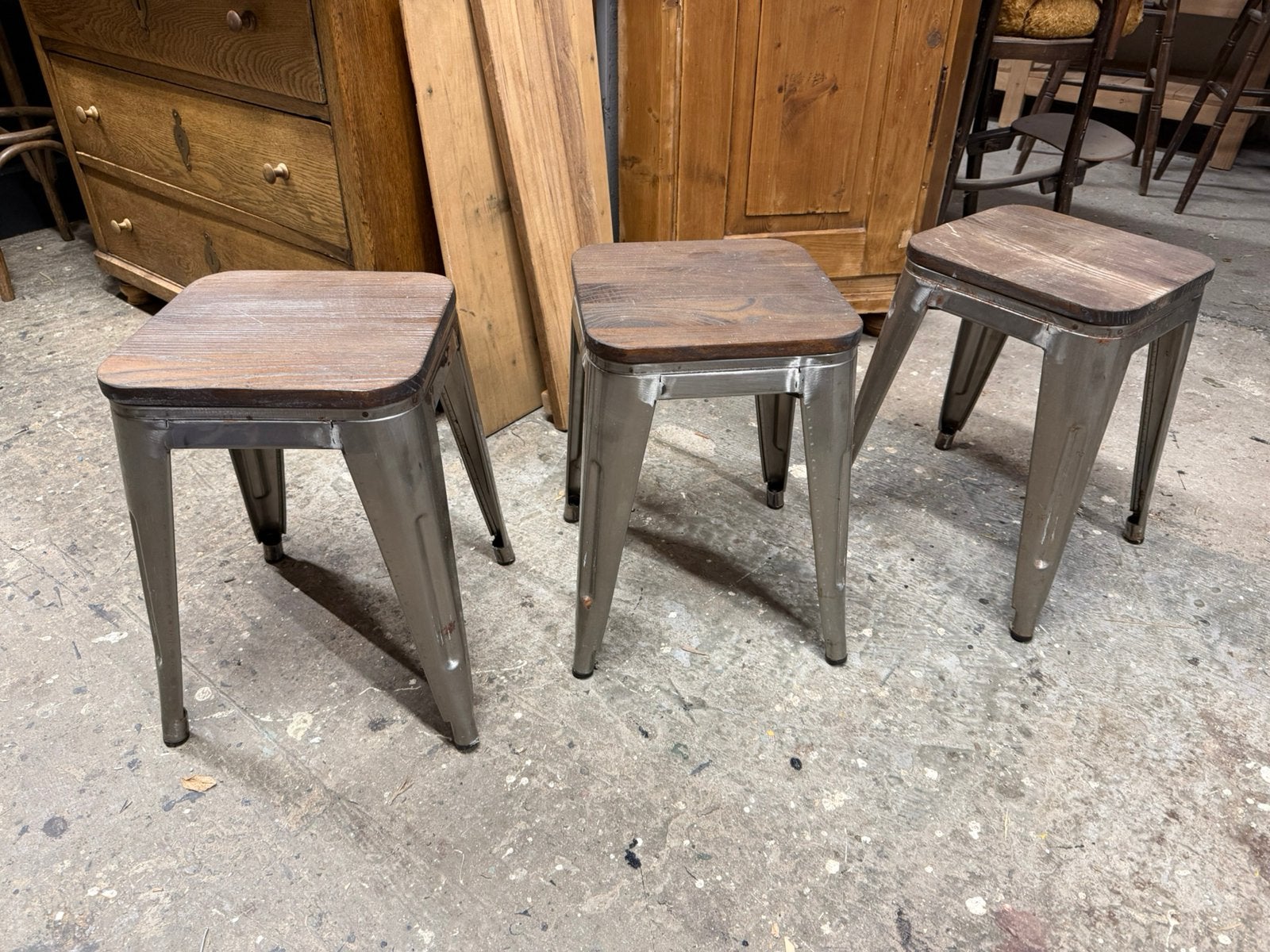 3 krukjes van metaal met houten zitting, Ophalen, M, Zo goed als nieuw, M