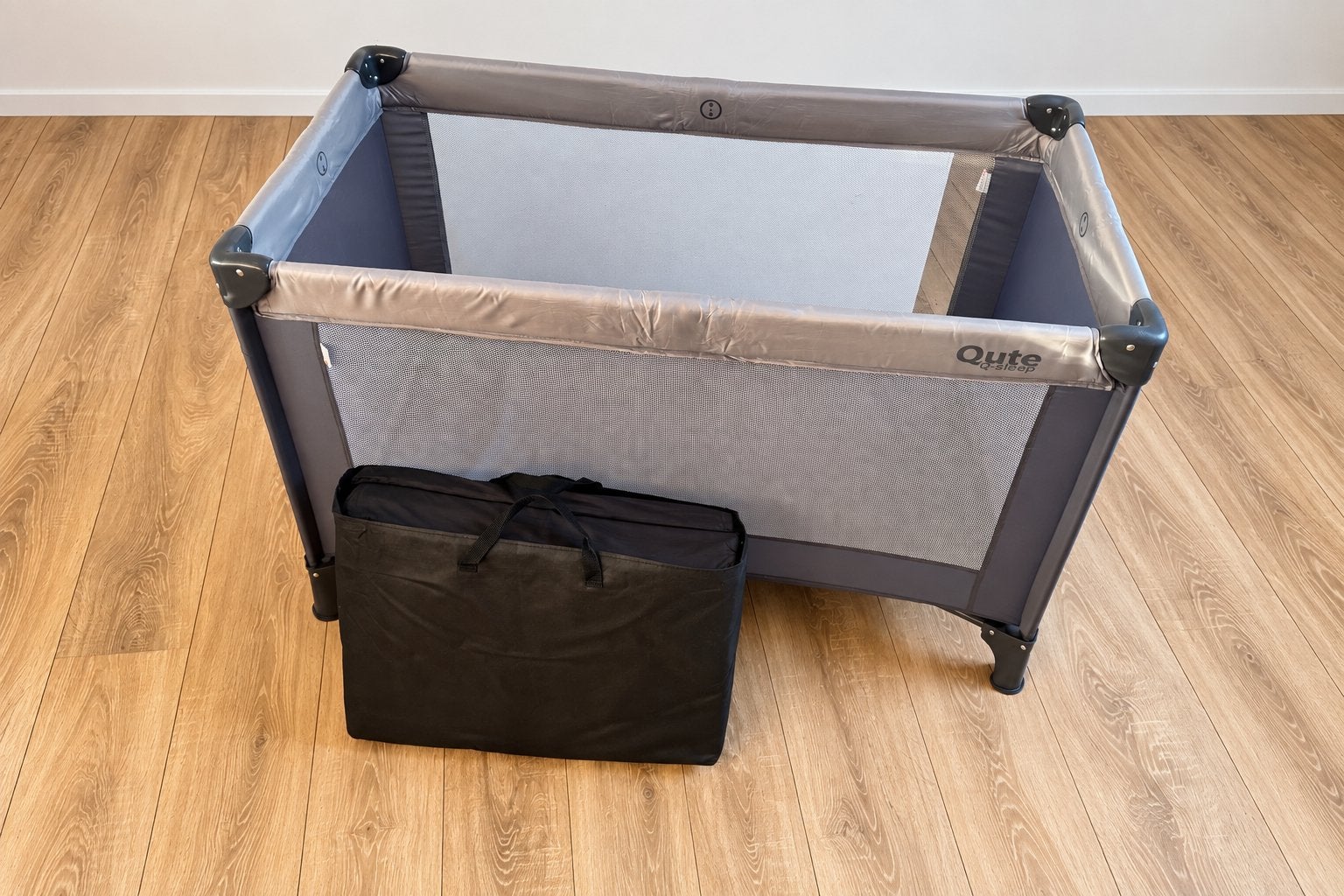 Qute Q-Sleep campingbed / reisbed incl. bodem, Ophalen, Gebruikt, Reisbedje