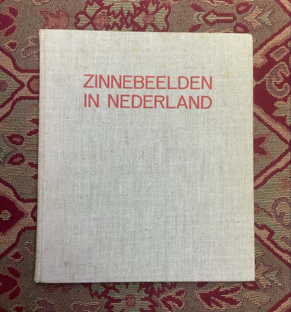 Zinnebeelden in Nederland - Van Heemskerck Düker en Van Hout, Ophalen of Verzenden, Gelezen, Overige onderwerpen