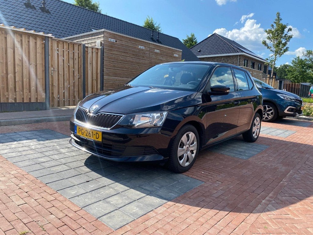 Skoda Fabia 1.0 Ambition 2017 Zwart, Auto's, Stof, 40 €/maand, 60 pk, Zwart