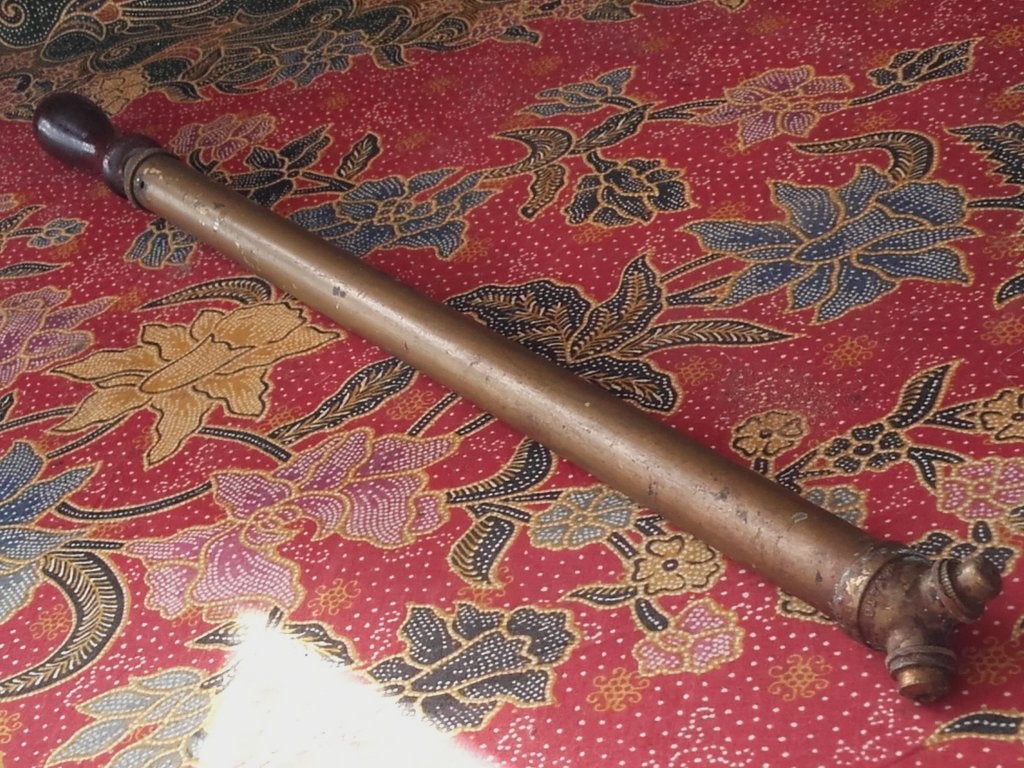 Oude spuit uit Engeland van koper en hout 54 cm., Ophalen of Verzenden