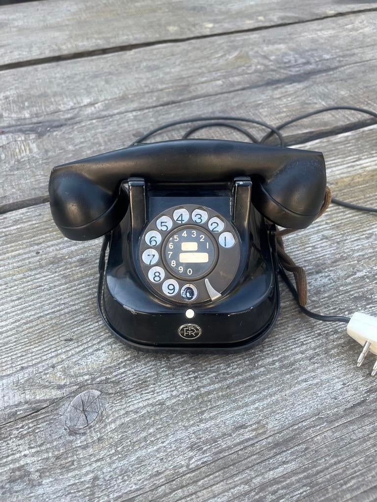 Telefoon zwart schijf draait moeizaam RTT 1956 vintage €20, Telecommunicatie, Vaste telefoons | Niet Draadloos, Ophalen of Verzenden