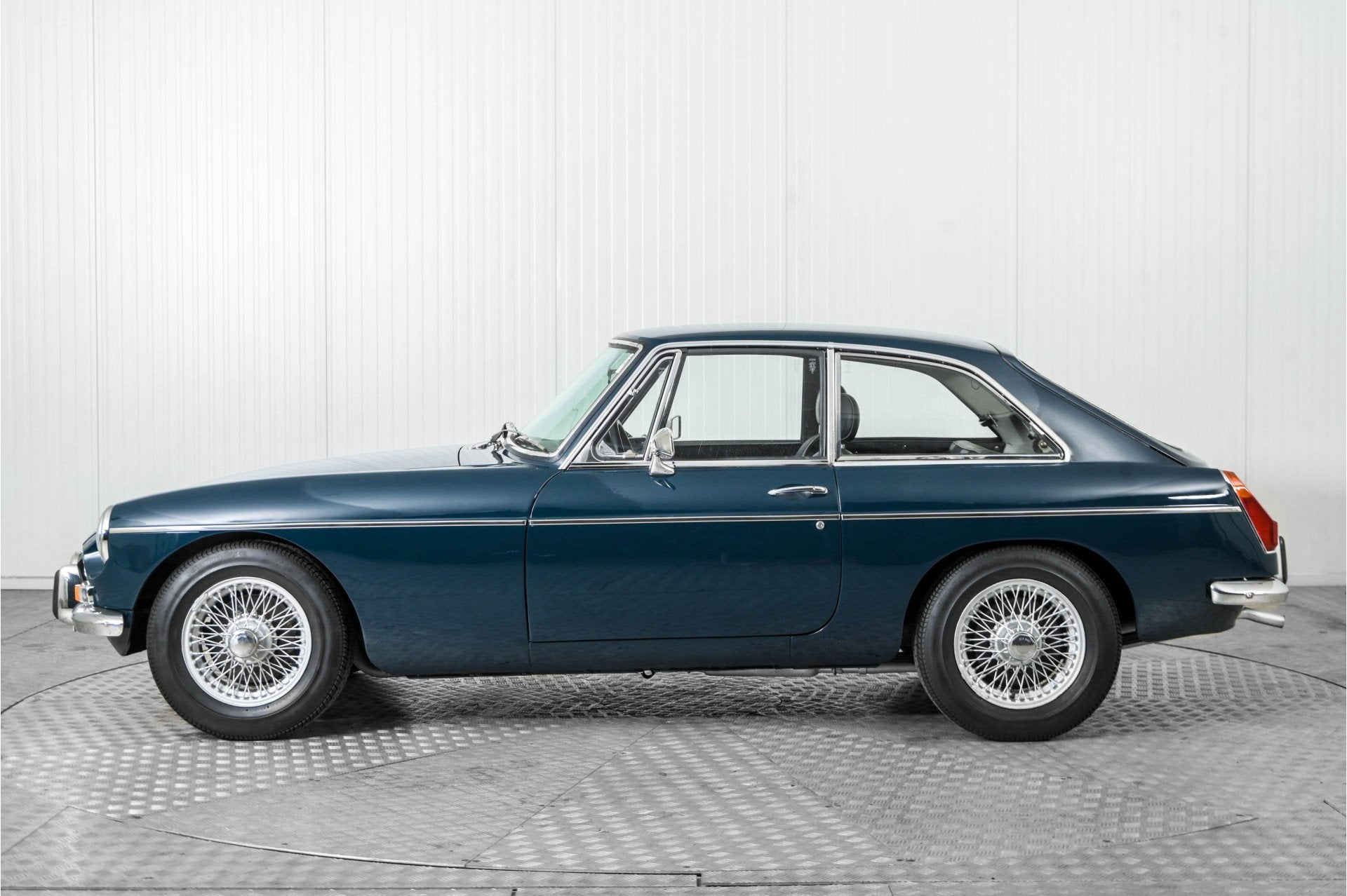 MG B GT Overdrive . (bj 1972), foto 9