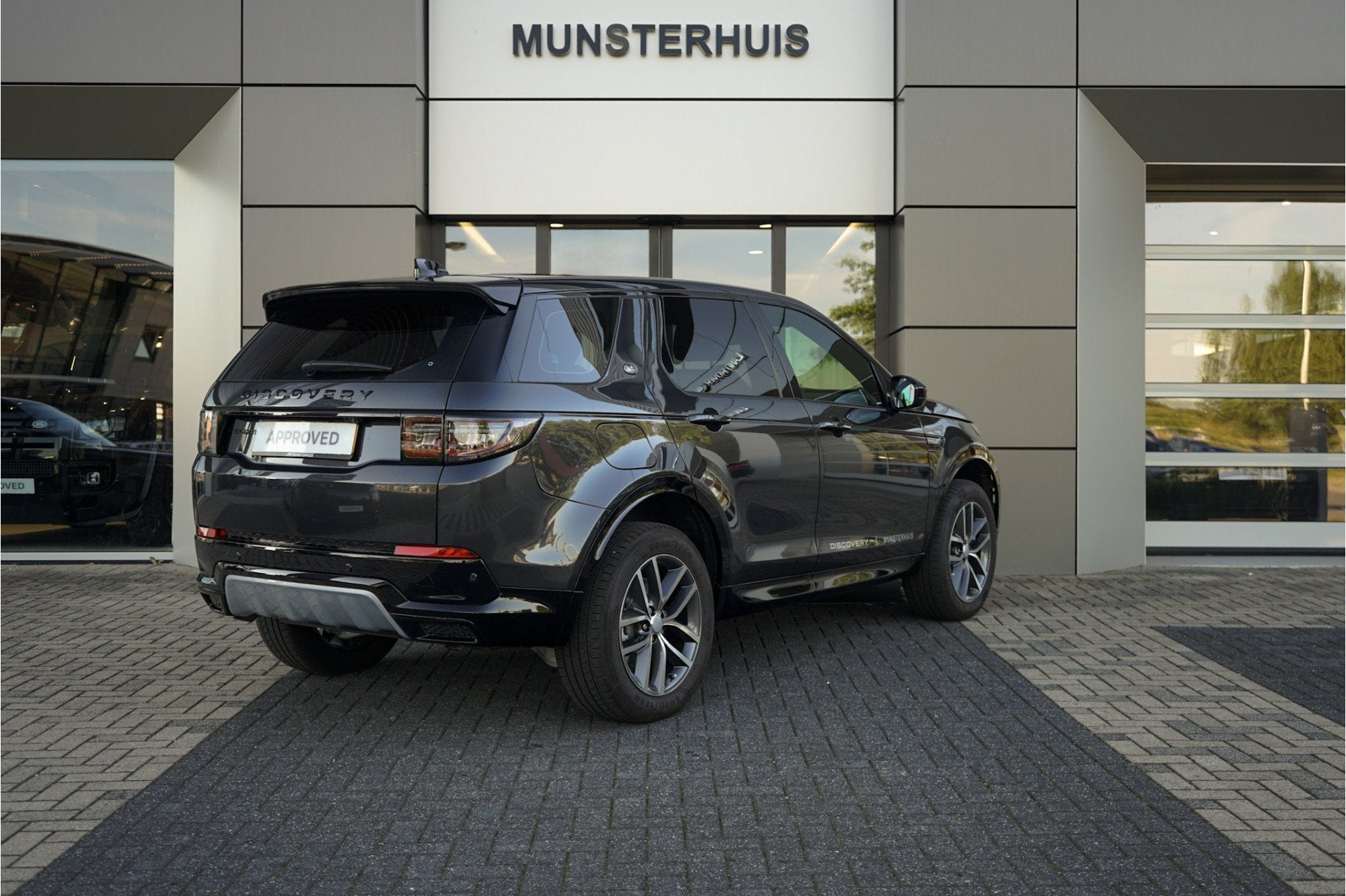 Land Rover Discovery Sport P270e PHEV Business Edition Dynam, Zwart, Adaptive Cruise Control, Discovery Sport, Bedrijf