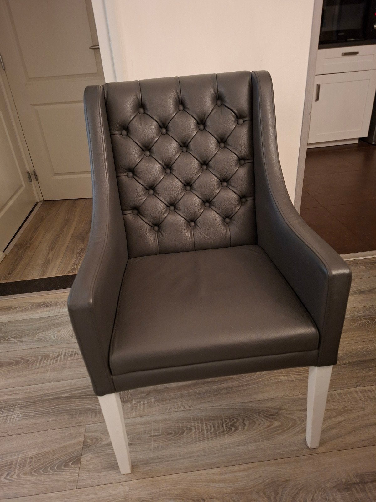 2 grijs leren stoelen model pearl van goossens, Ophalen, Gebruikt, Grijs, Twee