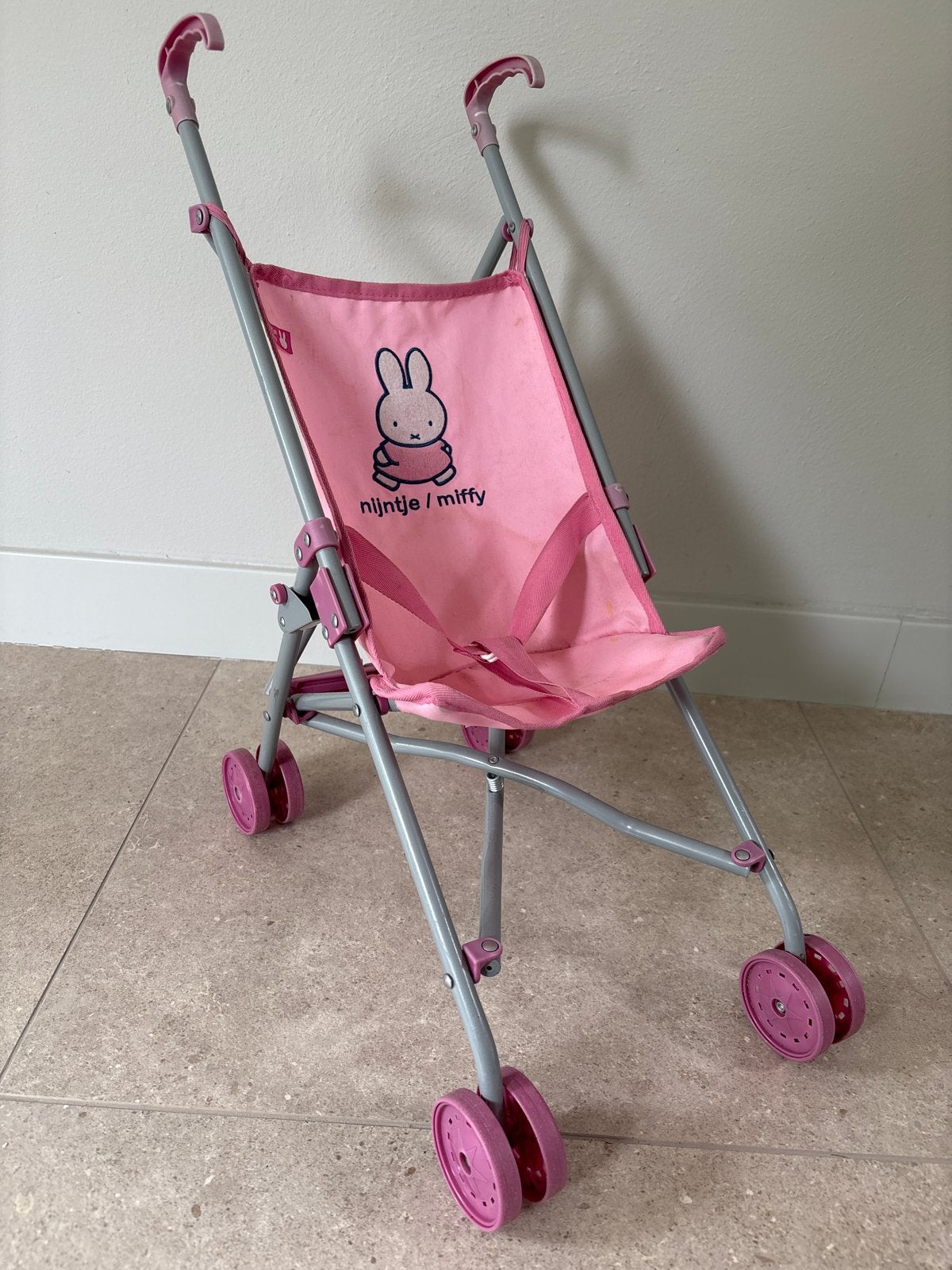 Nijntje/Miffy poppenwagen - roze, Kinderen en Baby's, Speelgoed | Poppen, Ophalen, Gebruikt, Overige typen