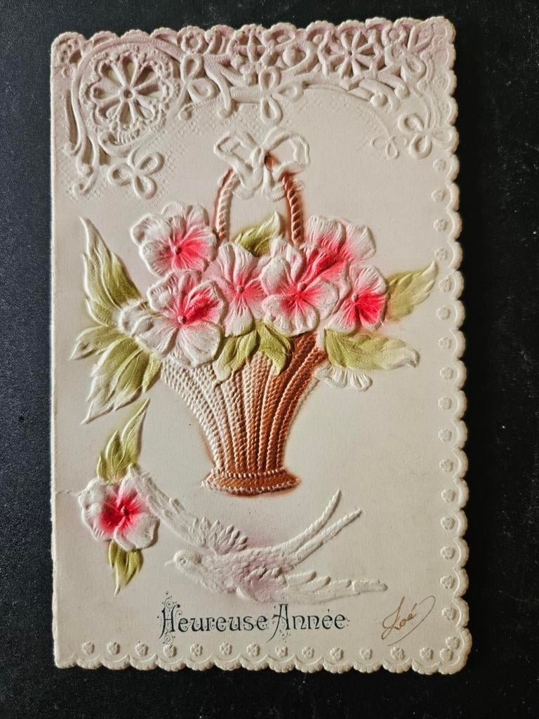 Brocante relief bloemen en duif, Ophalen of Verzenden, Voor 1920, Gelopen, Feest(dag)