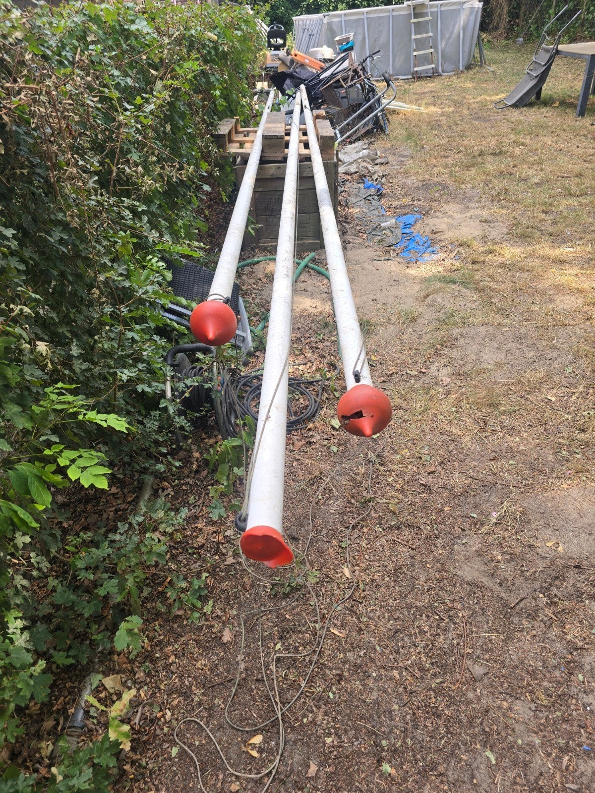 3 x vlaggenmast opknappers, Ophalen