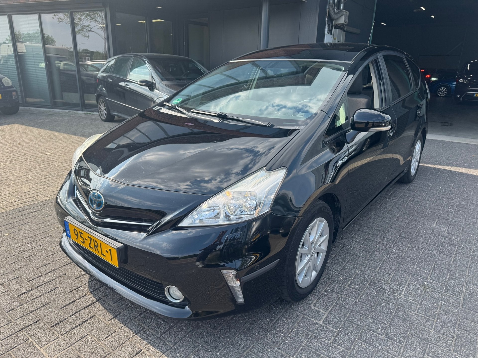 Toyota Prius Wagon 1.8 Dynamic 7 PERS PANO XENON CAMERA HUD, Auto's, Toyota, Euro 5, Gebruikt, 4 cilinders, 7 stoelen