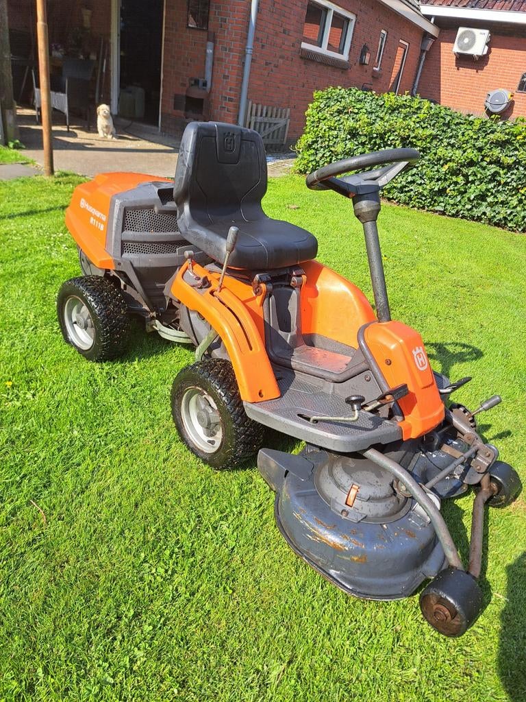 Husqvarna R111B Zitmaaier - Krachtig en Compact, Ophalen, Cirkelmaaier, Gebruikt, Mulchfunctie