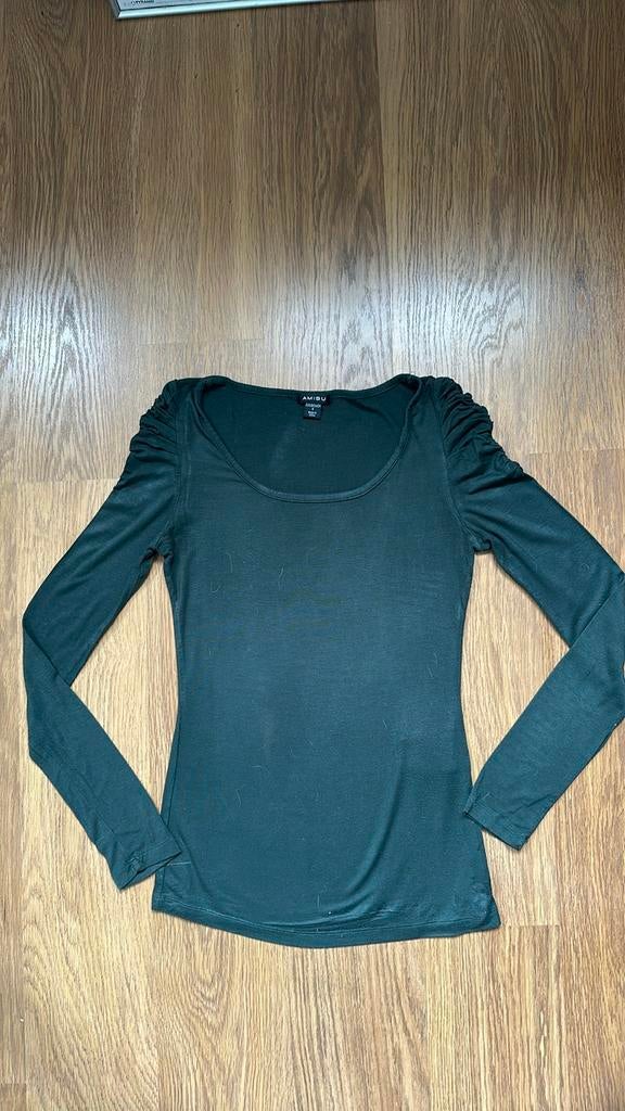 Donkergroen shirt met lange mouwen en ruches - Maat S, Ophalen of Verzenden, Lange mouw, Maat 36 (S), Gedragen