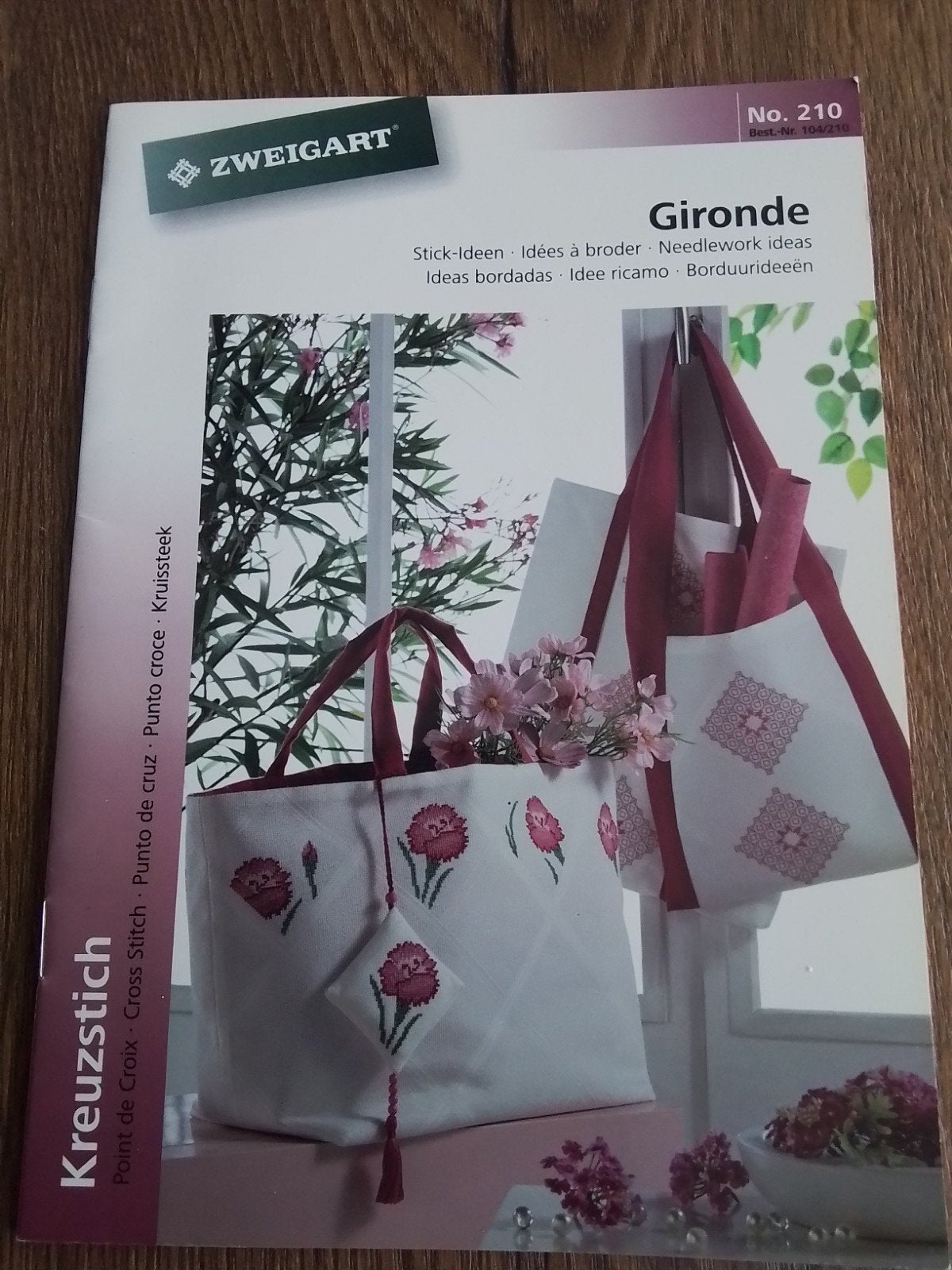 Zweigart gironde,  nr 210, Ophalen of Verzenden, Zo goed als nieuw, Handborduren, Patroon