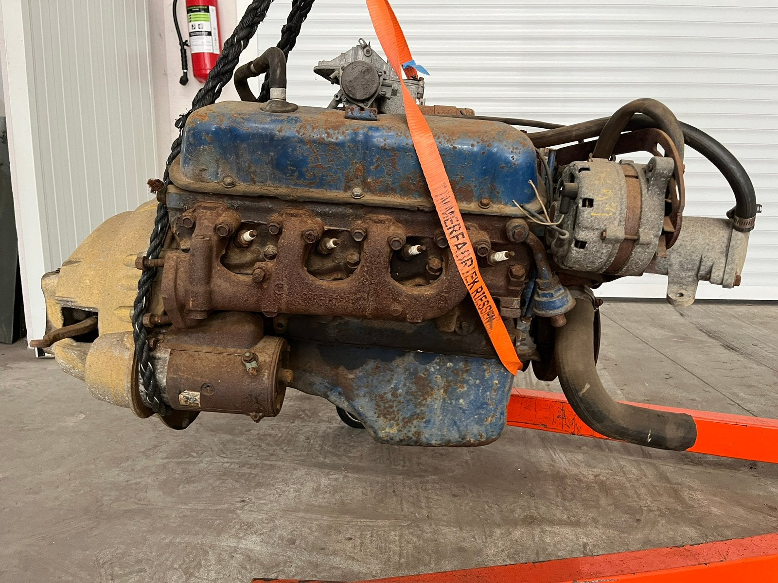 Oude V8 motor, Ophalen