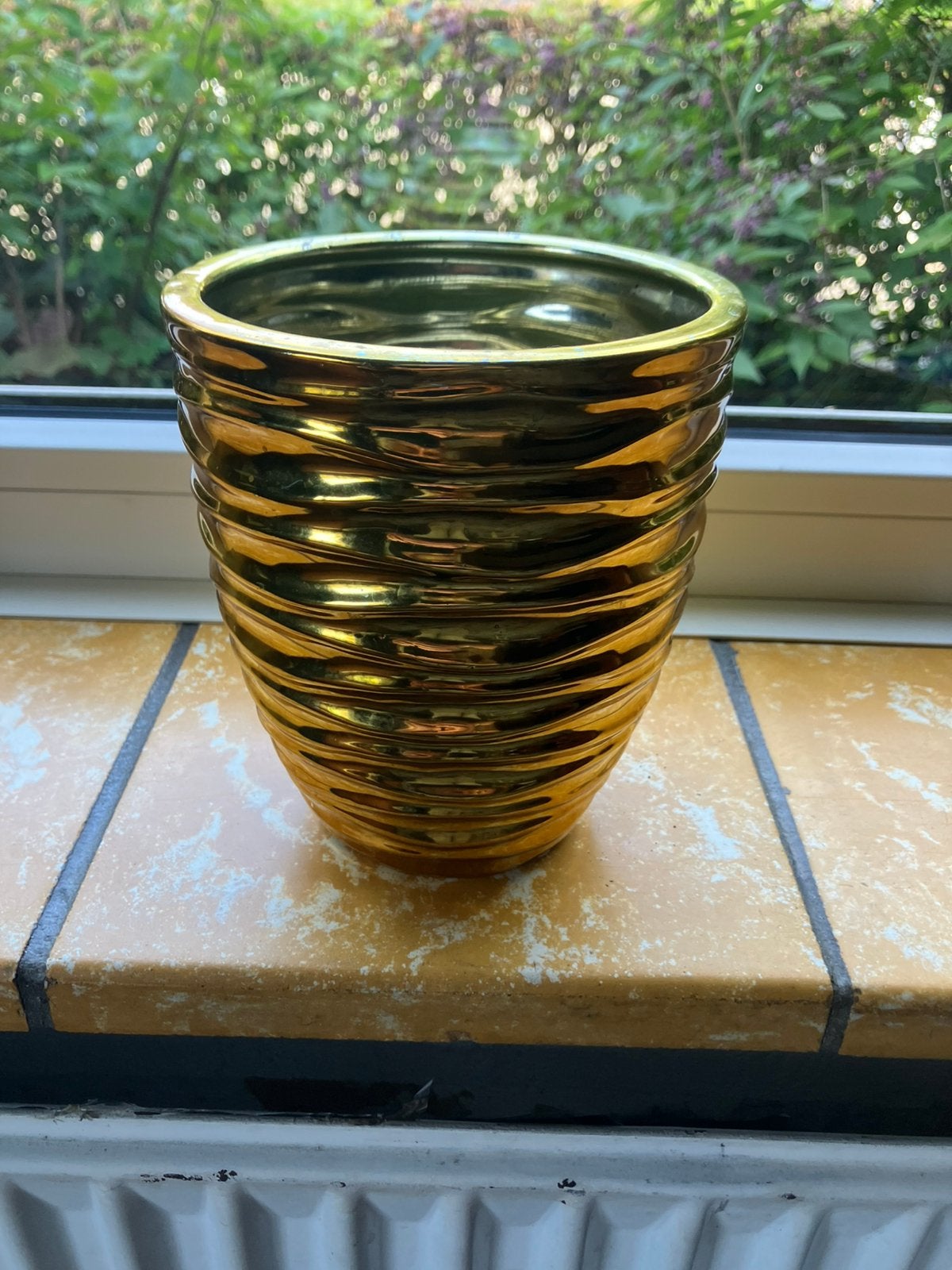 Bloempot - goudkleurig - hoogte 16 cm, Ophalen, Rond, Zo goed als nieuw, Aardewerk