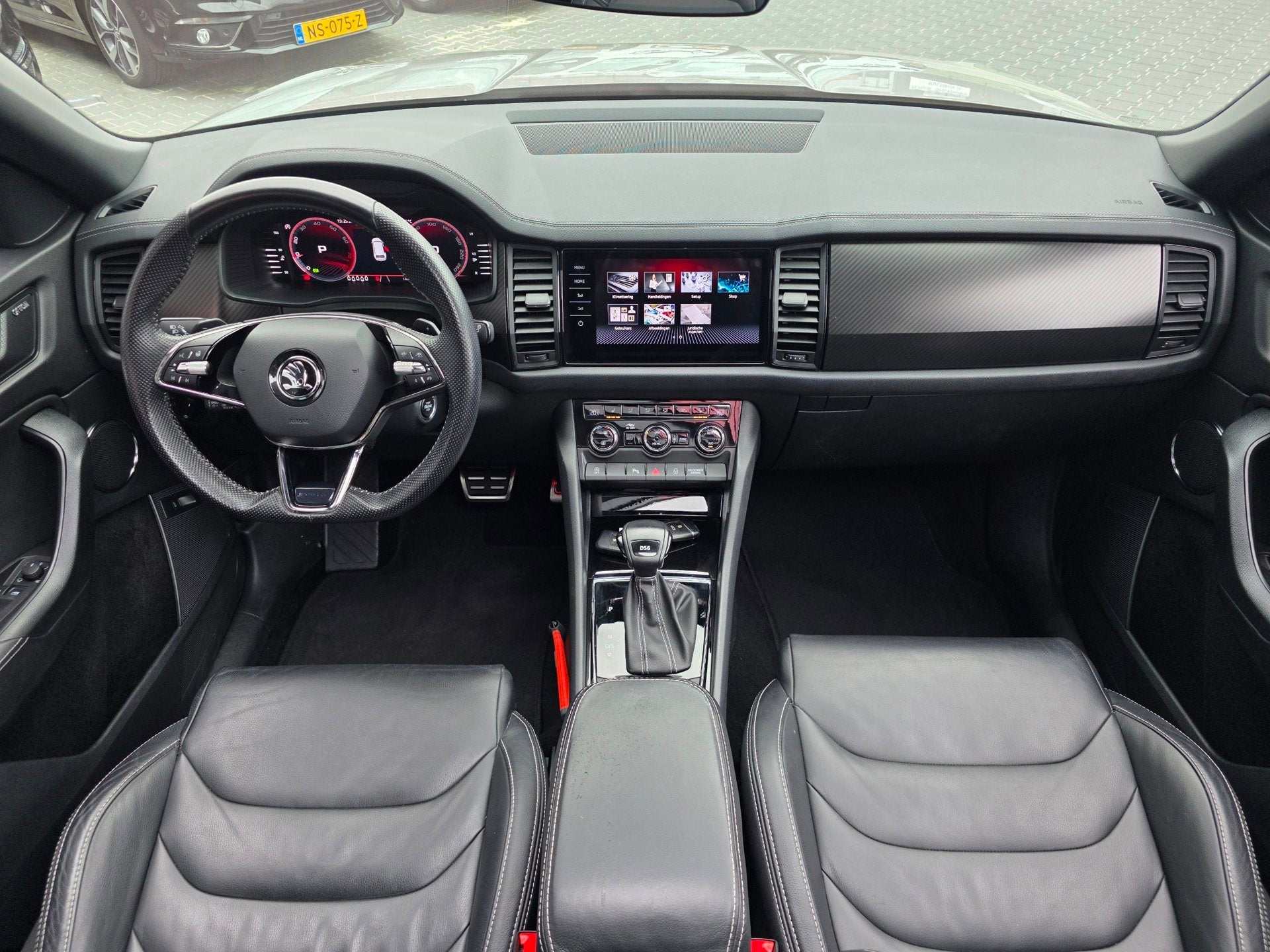 Skoda Kodiaq 1.5 TSI Sportline Business 7P | FULL OPTION | L, Auto's, Dealer onderhouden, 1566 kg, 4 cilinders, 150 pk