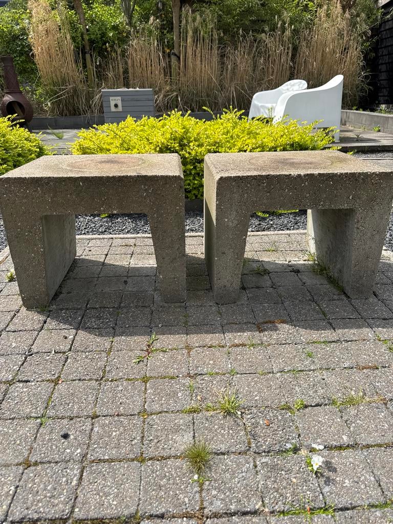 2keer Set van 2 betonnen krukjes/bijzettafels, Ophalen of Verzenden, Zo goed als nieuw, Overige materialen
