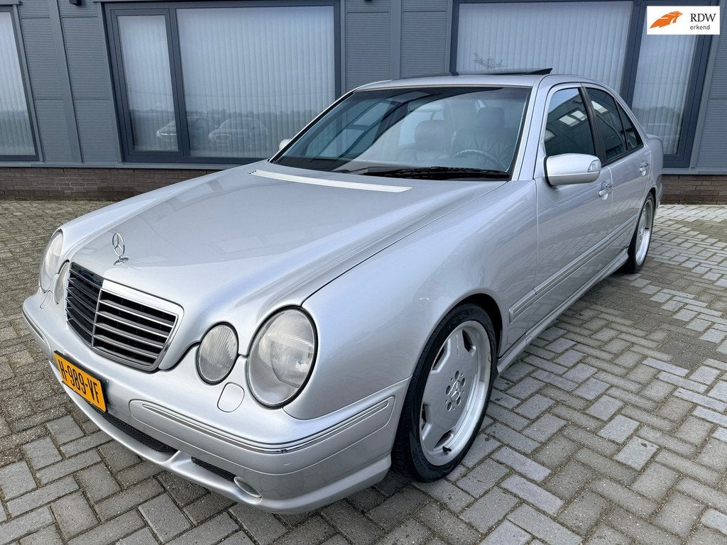 Mercedes-Benz E-klasse AMG E55|Facelift|Youngtimer|Schuifdak, Auto's, Mercedes-Benz, Automaat, Achterwielaandrijving, Gebruikt