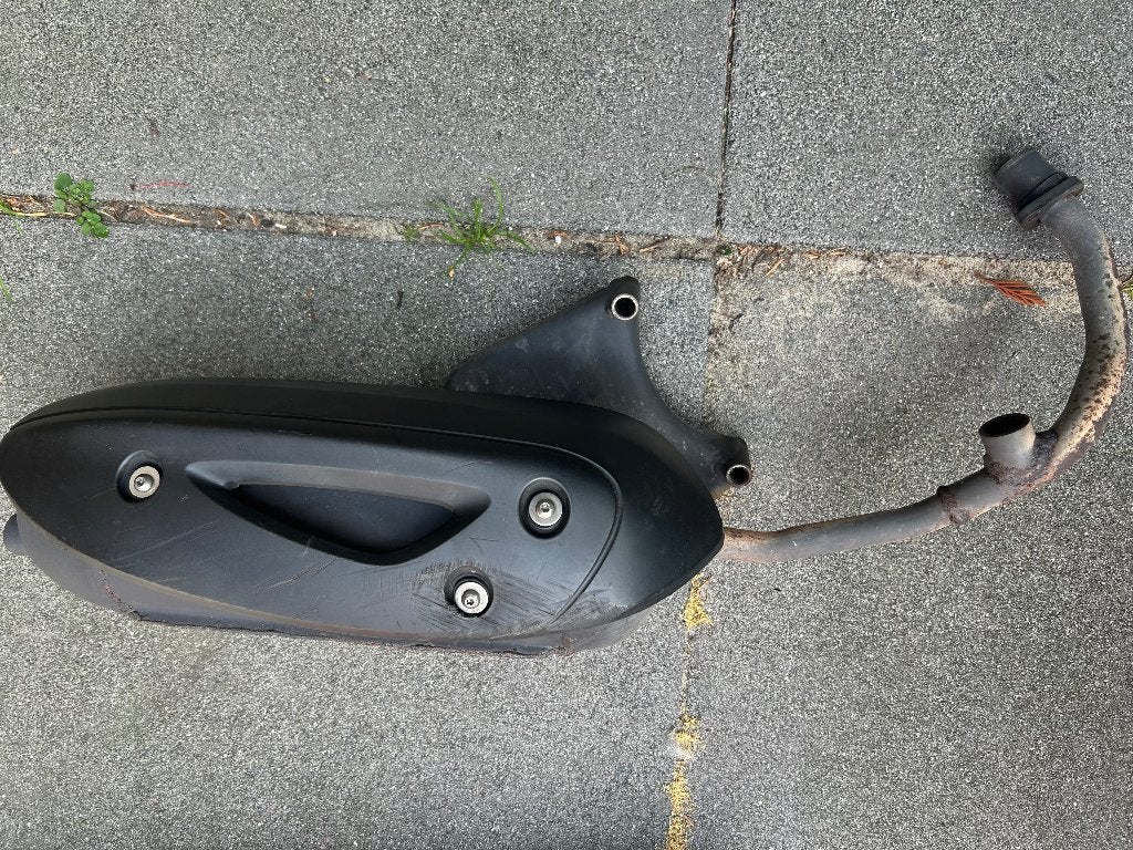 Piaggio Zip uitlaat *GRATIS* !Moet deze week weg!, Fietsen en Brommers, Brommeronderdelen | Scooters, Ophalen of Verzenden, Gebruikt