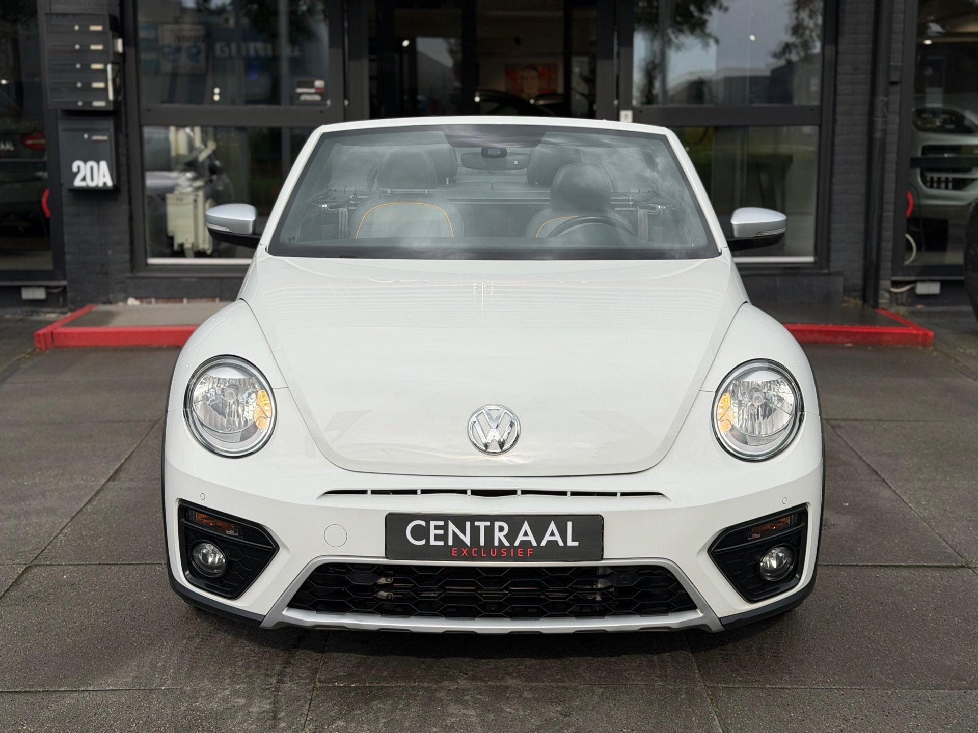 Volkswagen NEW BEETLE CABRIOLET Dune 170PK|Camera|CruisC., Auto's, Gebruikt, Cabriolet, 4 stoelen, Leder en Stof