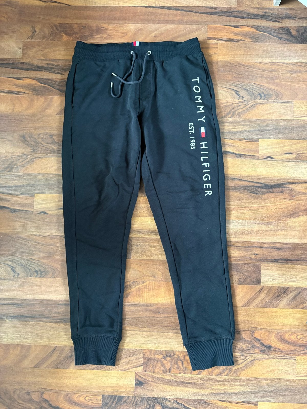Tommy Hilfiger Joggingbroek Zwart - Maat M, Kleding | Heren, Spijkerbroeken en Jeans, Ophalen of Verzenden, Zo goed als nieuw