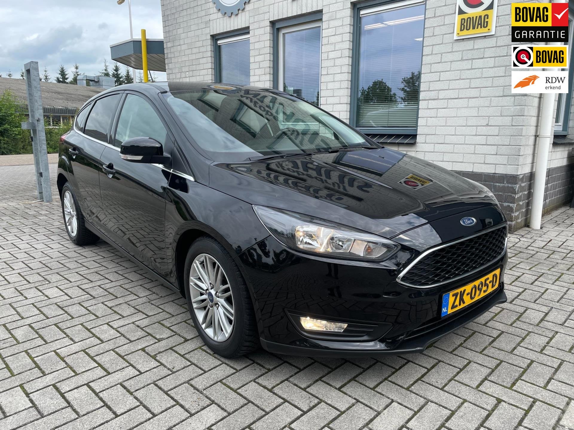 Ford Focus 1.0 Trend Automaat / PDC / DAB / CRUISE / NAVIGAT, Auto's, 1227 kg, Gebruikt, Zwart, 3 cilinders