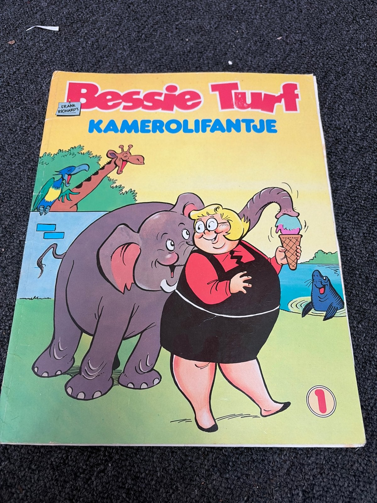Bessie Turf Kamerolifantje - Stripboek nr. 1, Boeken, Eén stripboek, Ophalen of Verzenden, Gelezen