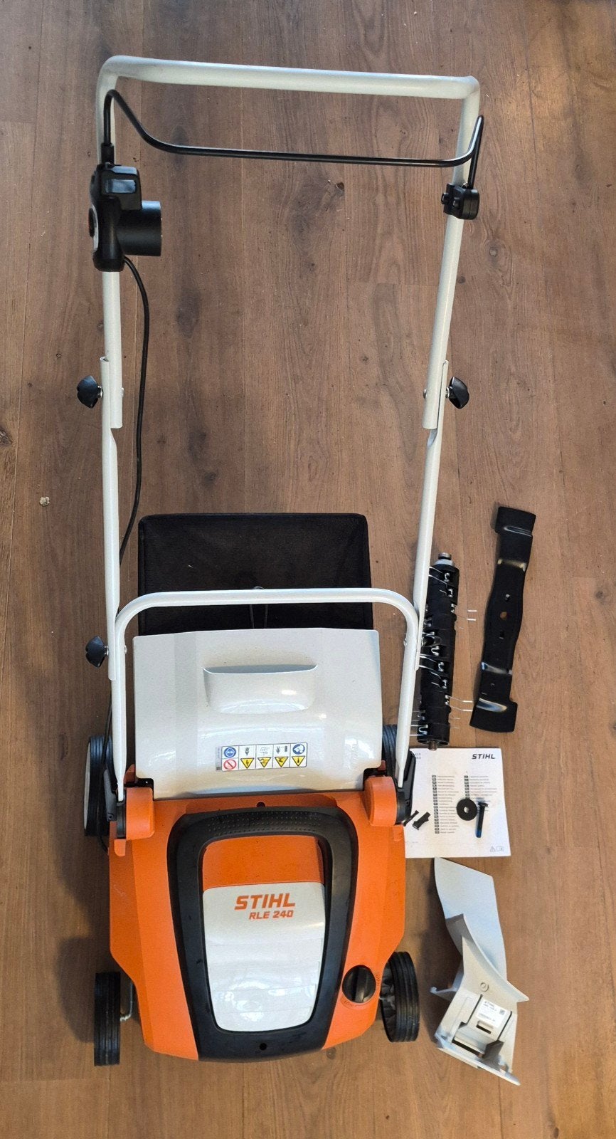 STIHL RLE 240 Verticuteermachine - NIEUW / ONGEBRUIKT, Ophalen, Nieuw, Elektrisch, STIHL