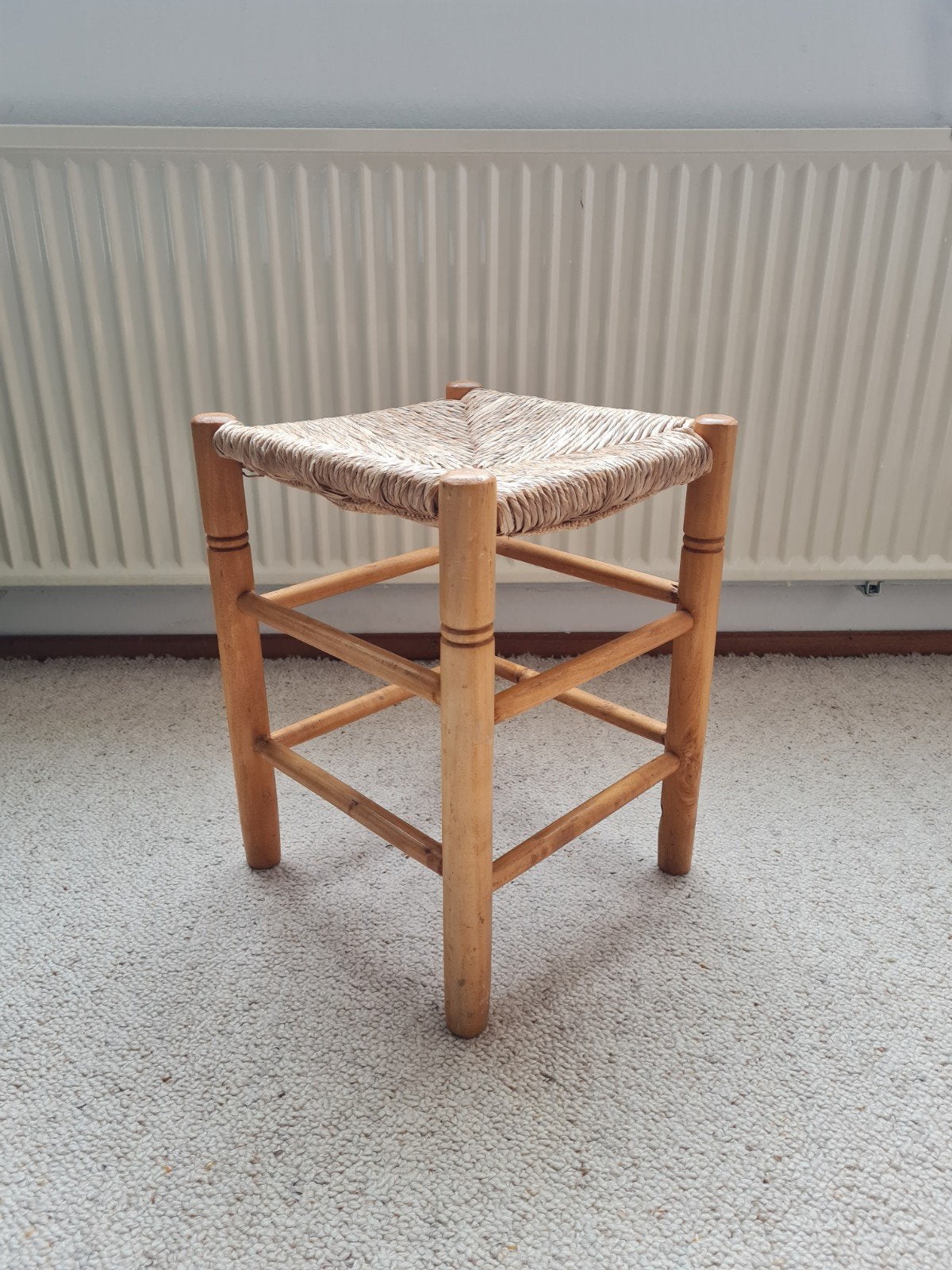 Vintage jaren 60 houten kruk met biezen zitting, Ophalen, Gebruikt, Hout