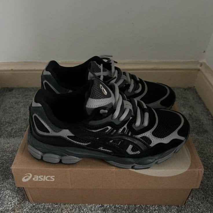 ASICS sneakers maat 43,5 in black graphite, Ophalen of Verzenden