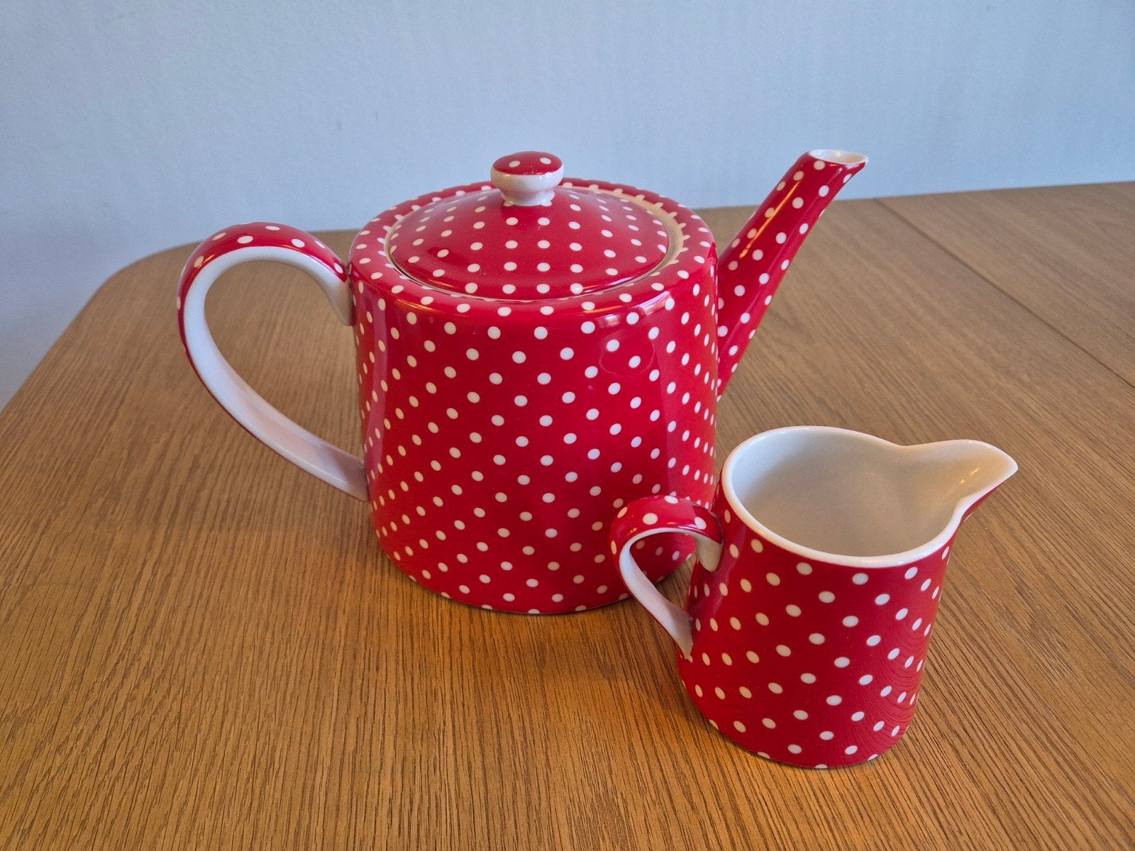 Rood wit gestipt Green gate servies
- 3 kommetjes op een vo, Ophalen, Keramiek, Overige stijlen, Overige typen
