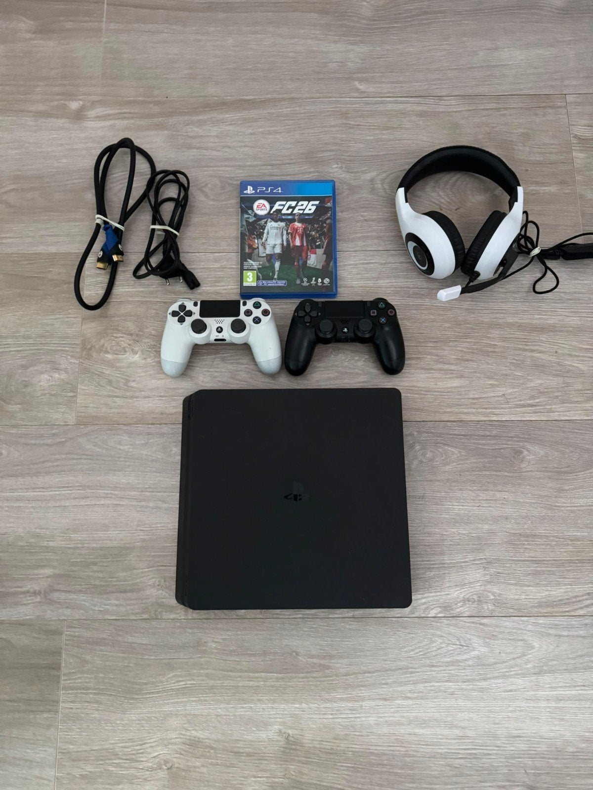 ps4 slim en 2 controllers + games + koptelefoon + oplaadkabe, Met games, Met 2 controllers, Ophalen of Verzenden, Zo goed als nieuw