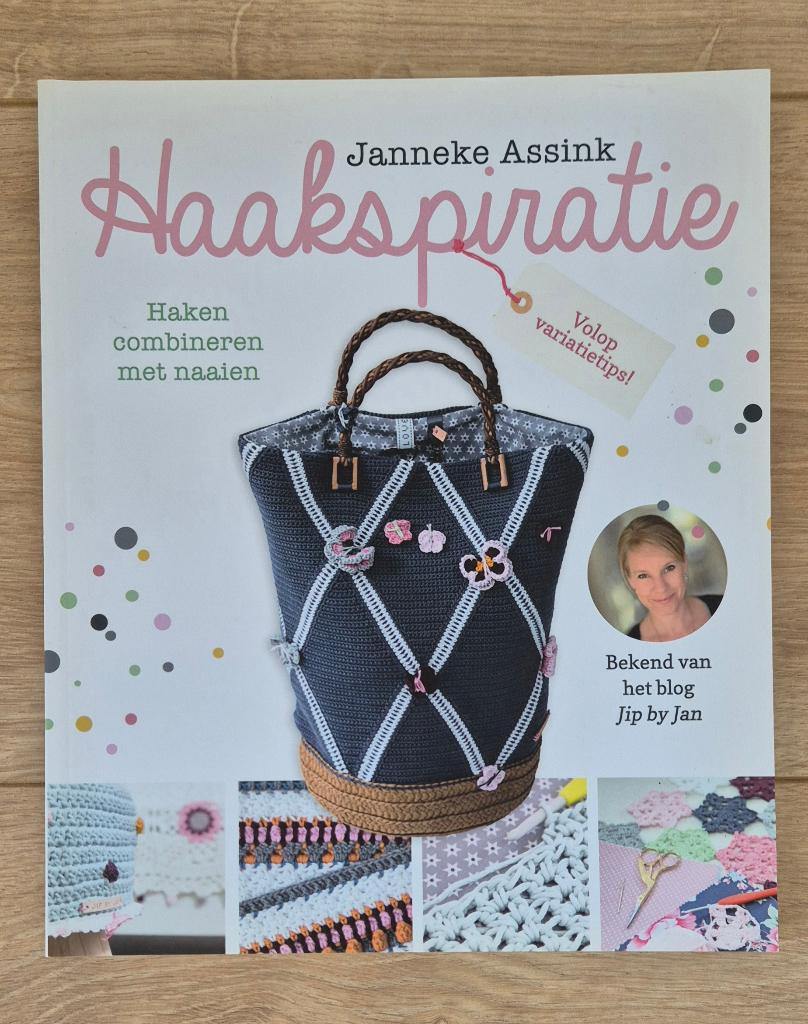 Haakspiratie. Janneke Assink. Haakboek combineren met naaien, Hobby en Vrije tijd, Ophalen of Verzenden, Nieuw, Haken, Patroon of Boek