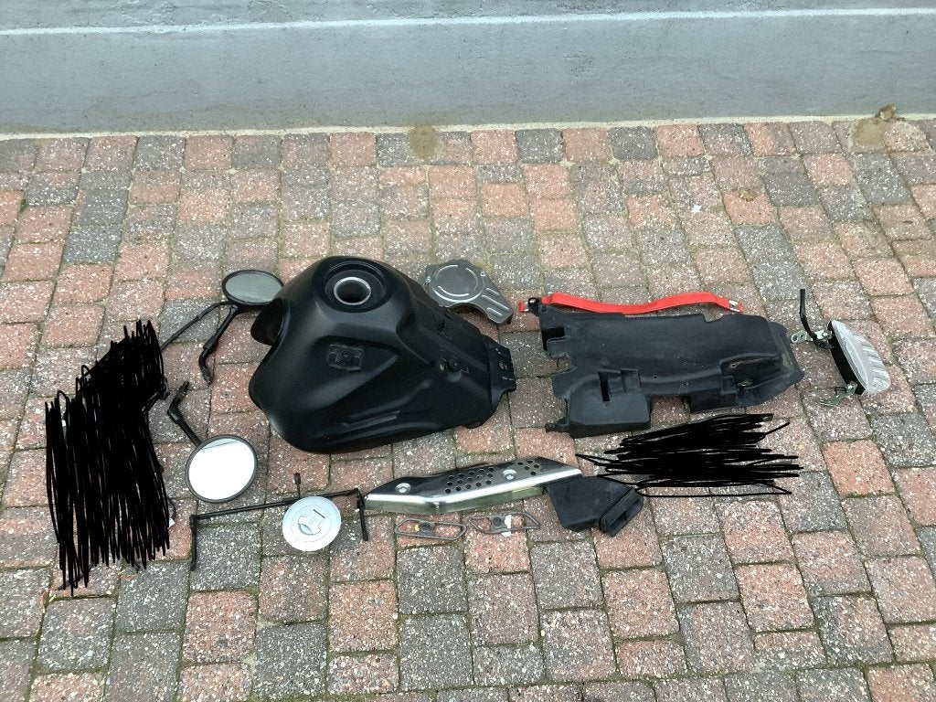 Honda Fmx onderdelen zoals tank achterlicht enz, Motoren, Ophalen, Gebruikt