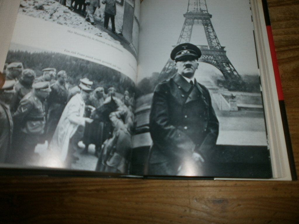 hitler leven en ondergang van een tiran met fotos wo 2, Ophalen of Verzenden, Tweede Wereldoorlog, Zo goed als nieuw, Overige onderwerpen