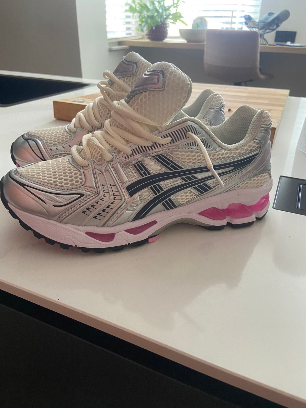 Asics Gel Kayano 14 Cream/Sweet pink, Kleding | Heren, Schoenen, Ophalen of Verzenden, Nieuw, Wit