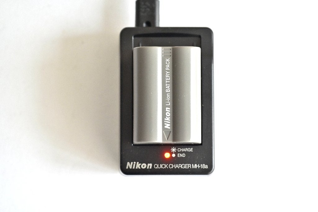 Nikon MH-18a quick charger # Nieuw #, Nikon, Opladen via netstroom, Nieuw, Ophalen of Verzenden