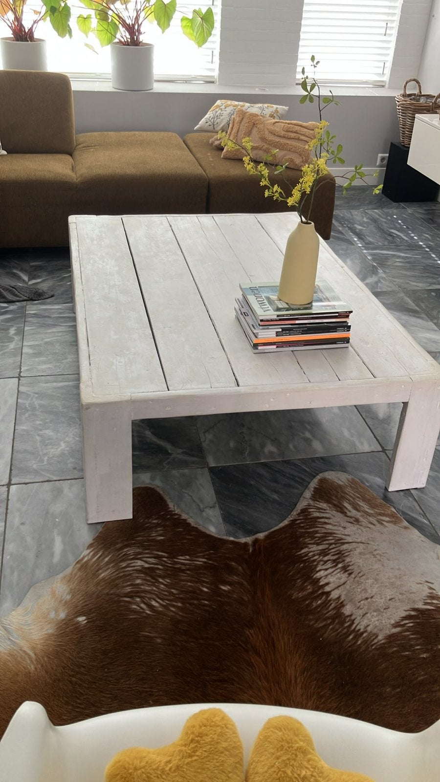 Robuuste salontafel van witgeverfd hout, Ophalen, Gebruikt, Overige houtsoorten, 100 tot 150 cm