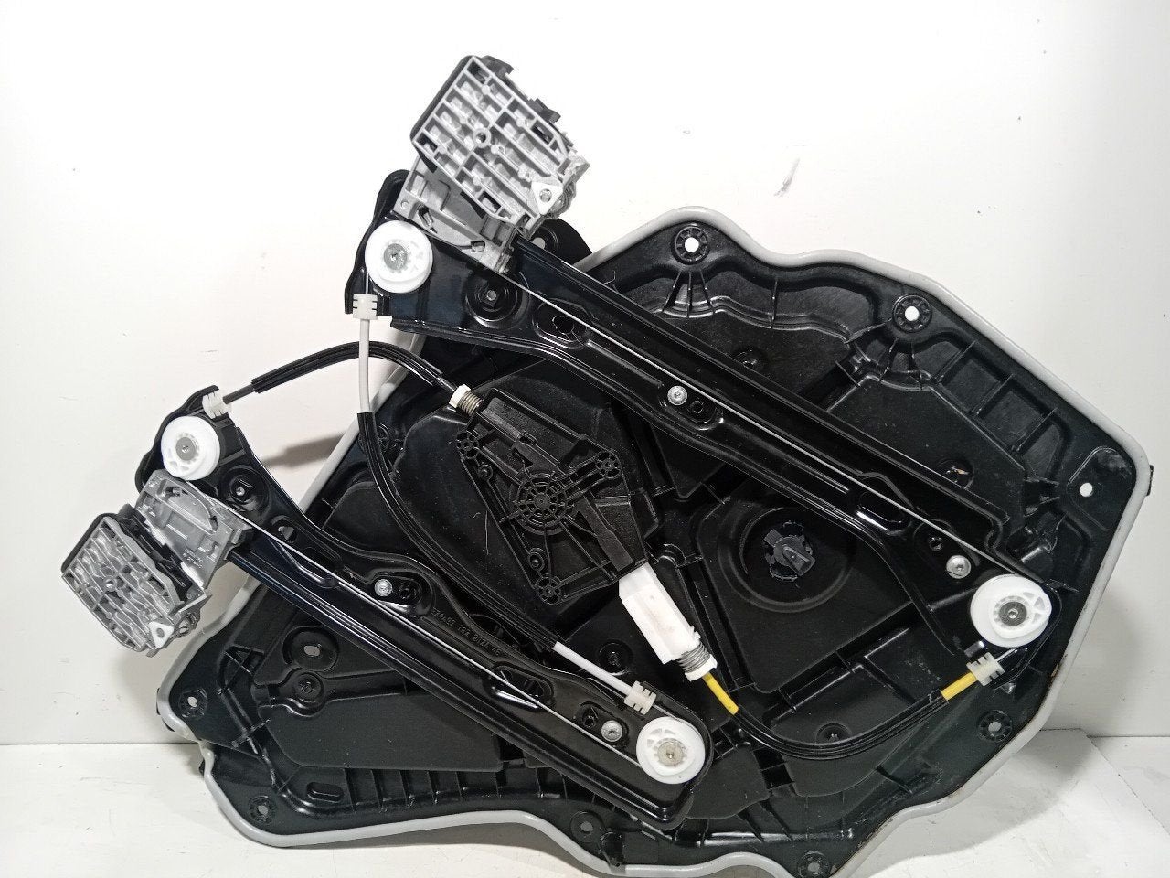 Raammechaniek elektrisch rechts achter Tesla Model Y, Auto-onderdelen, Onderdelen@venauto.nl, Van der Ven Autorecycling B.V., Gebruikt